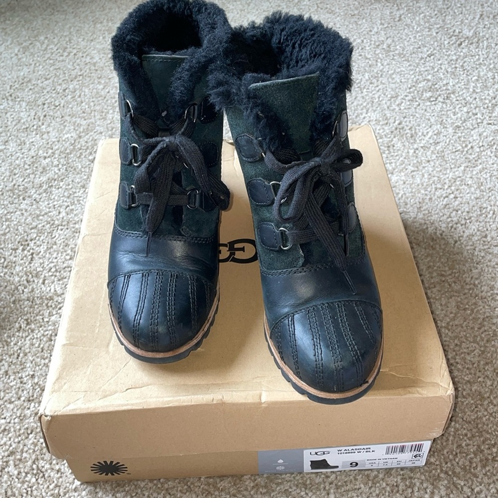Ugg Alasdair bootie, good preloved condition
